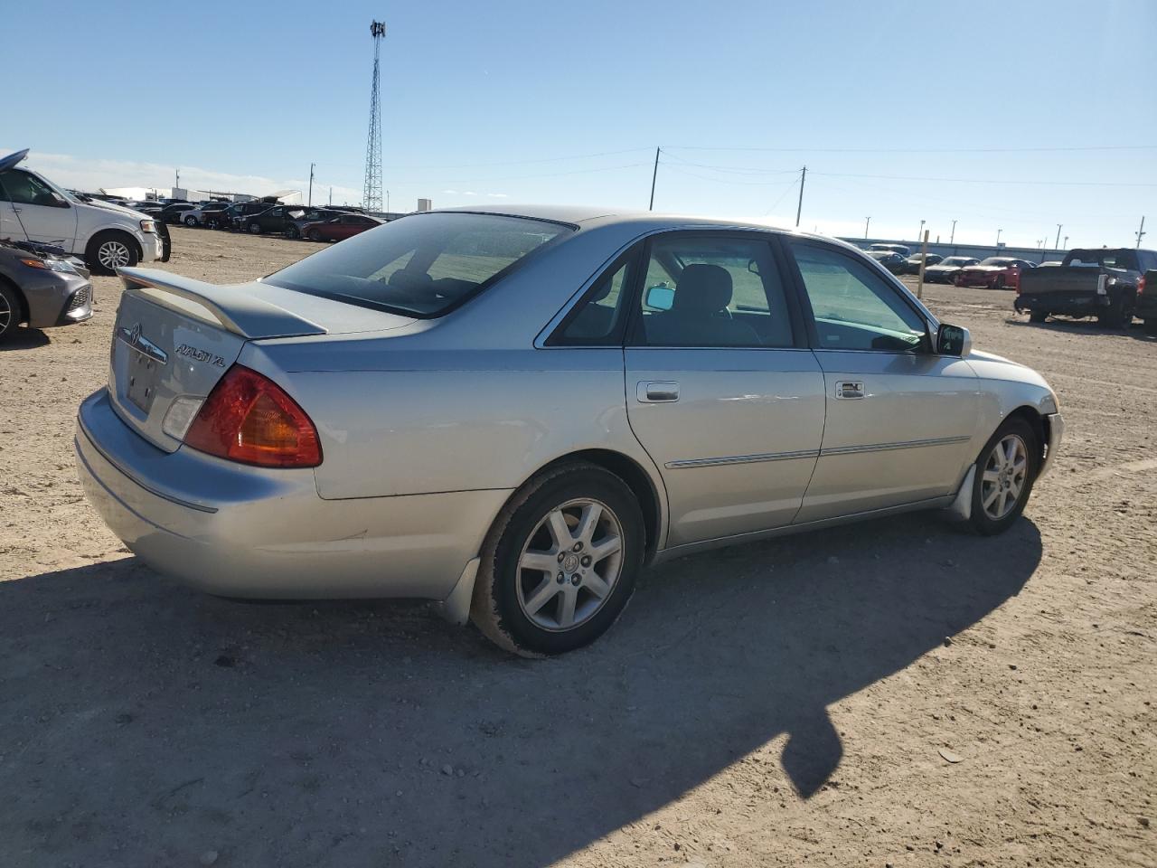 2002 Toyota Avalon - Image 3