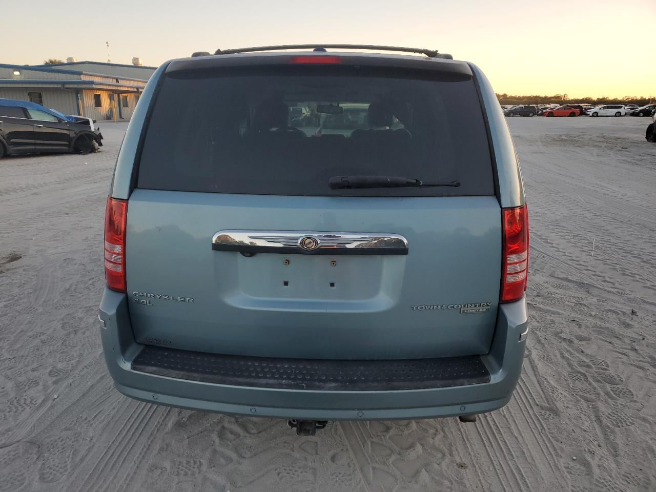 2009 Chrysler Town & Country - Image 6