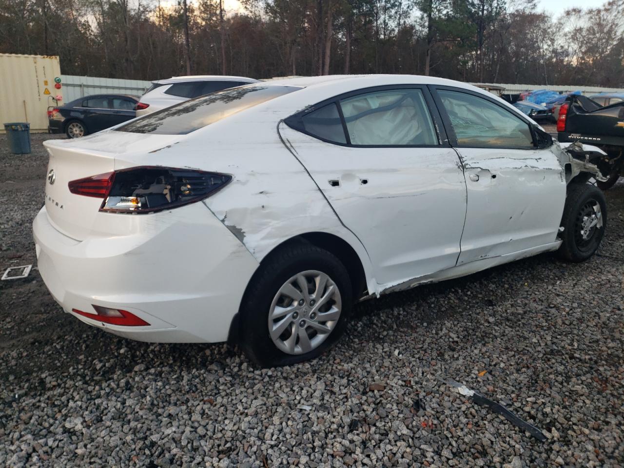 2020 Hyundai Elantra - Image 3