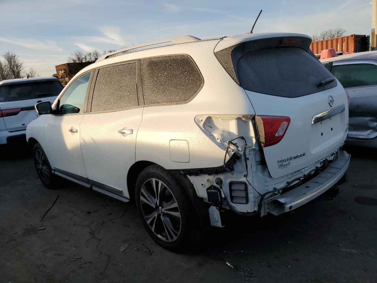 VIN 5N1DR2MM5HC616718 2017 NISSAN PATHFINDER no.2