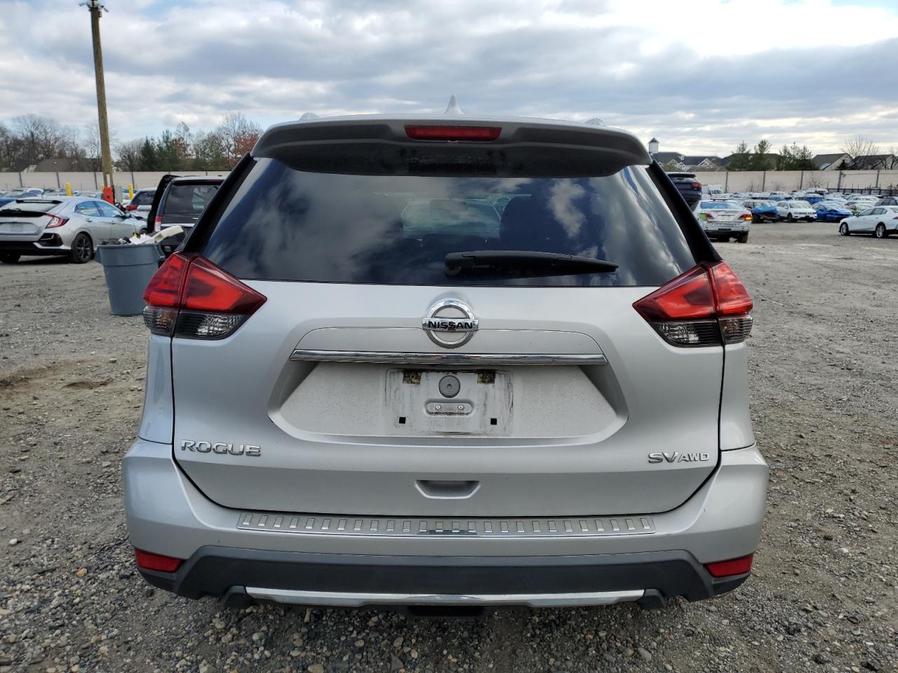 2017 Nissan Rogue - Image 6