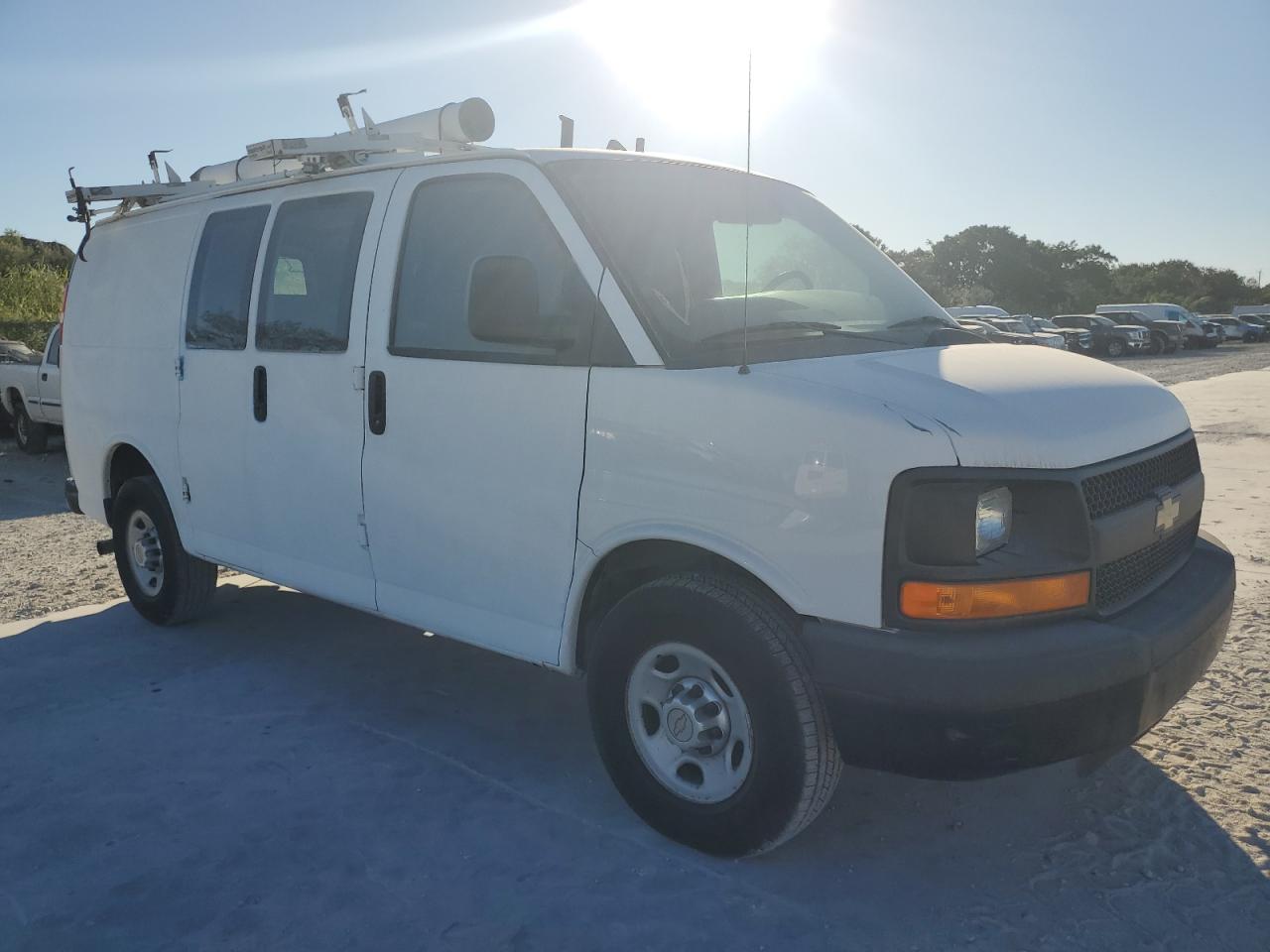 VIN 1GCWGFCAXD1903950 2013 CHEVROLET EXPRESS no.4