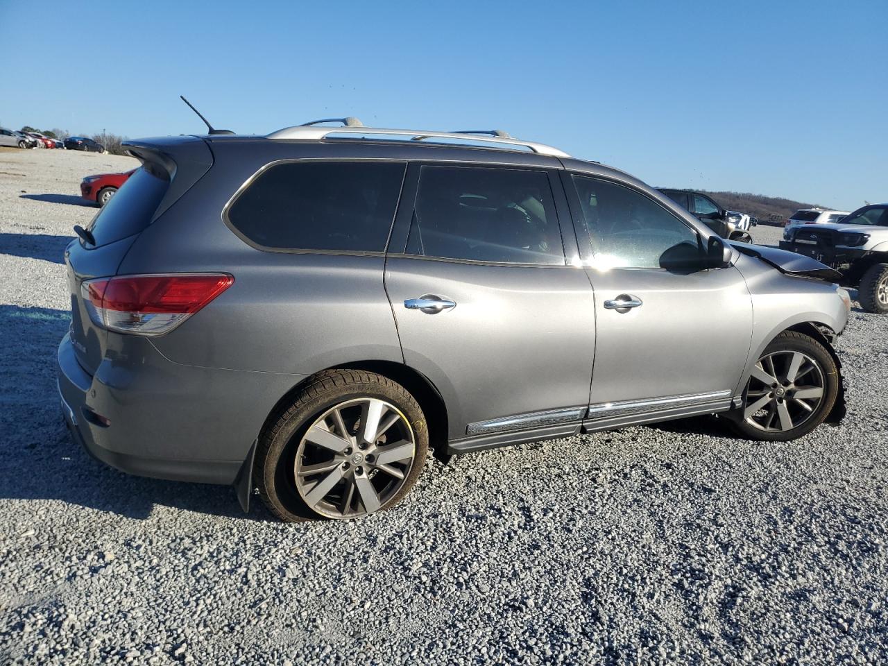 2015 Nissan Pathfinder - Image 3