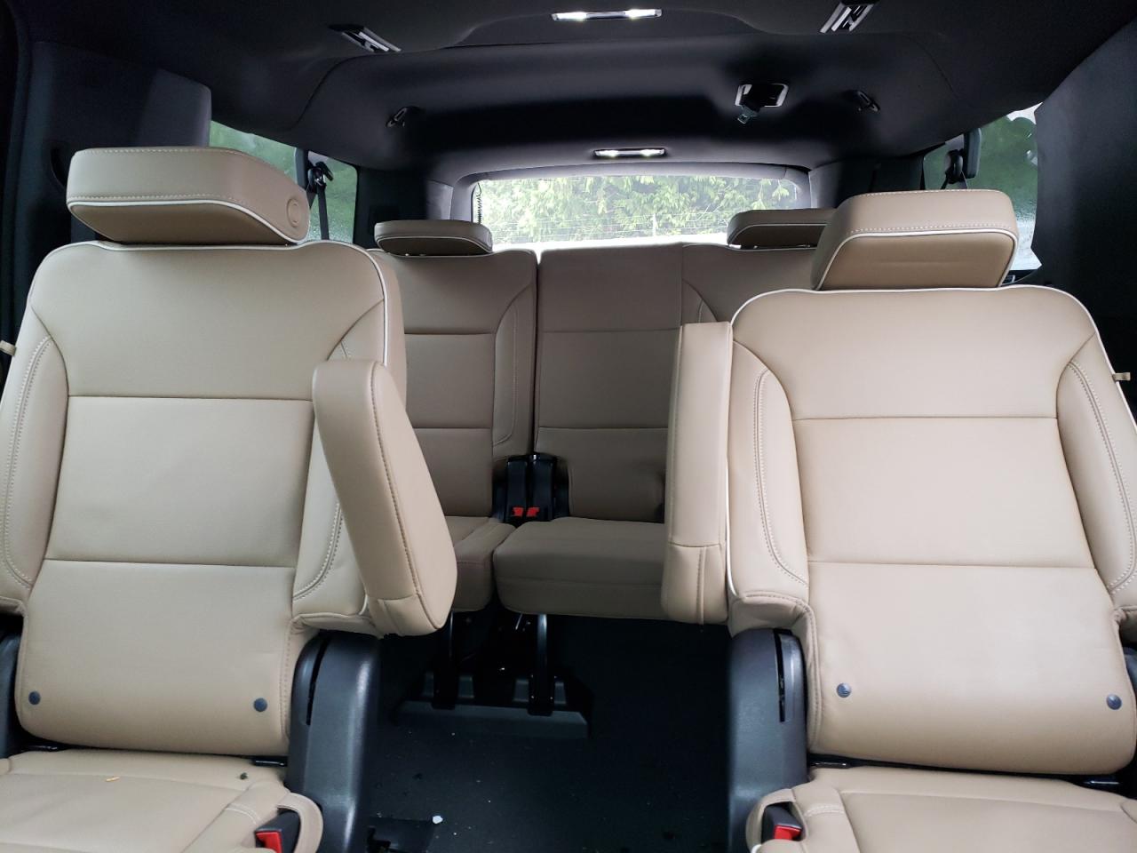 2023 Chevrolet Suburban - Image 10