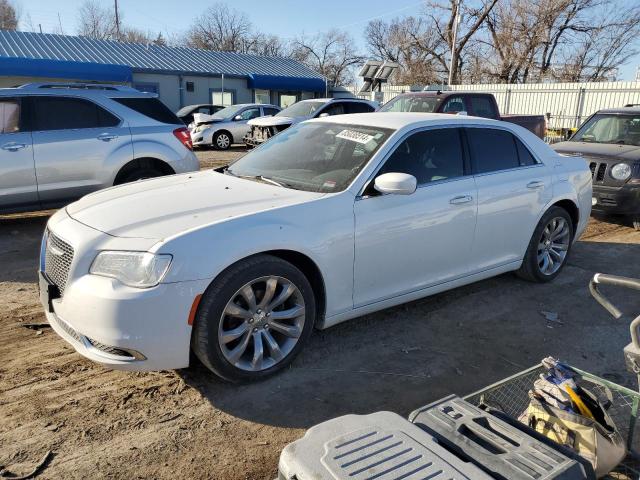 2019 Chrysler 300 Touring en Venta en Wichita, KS - Side