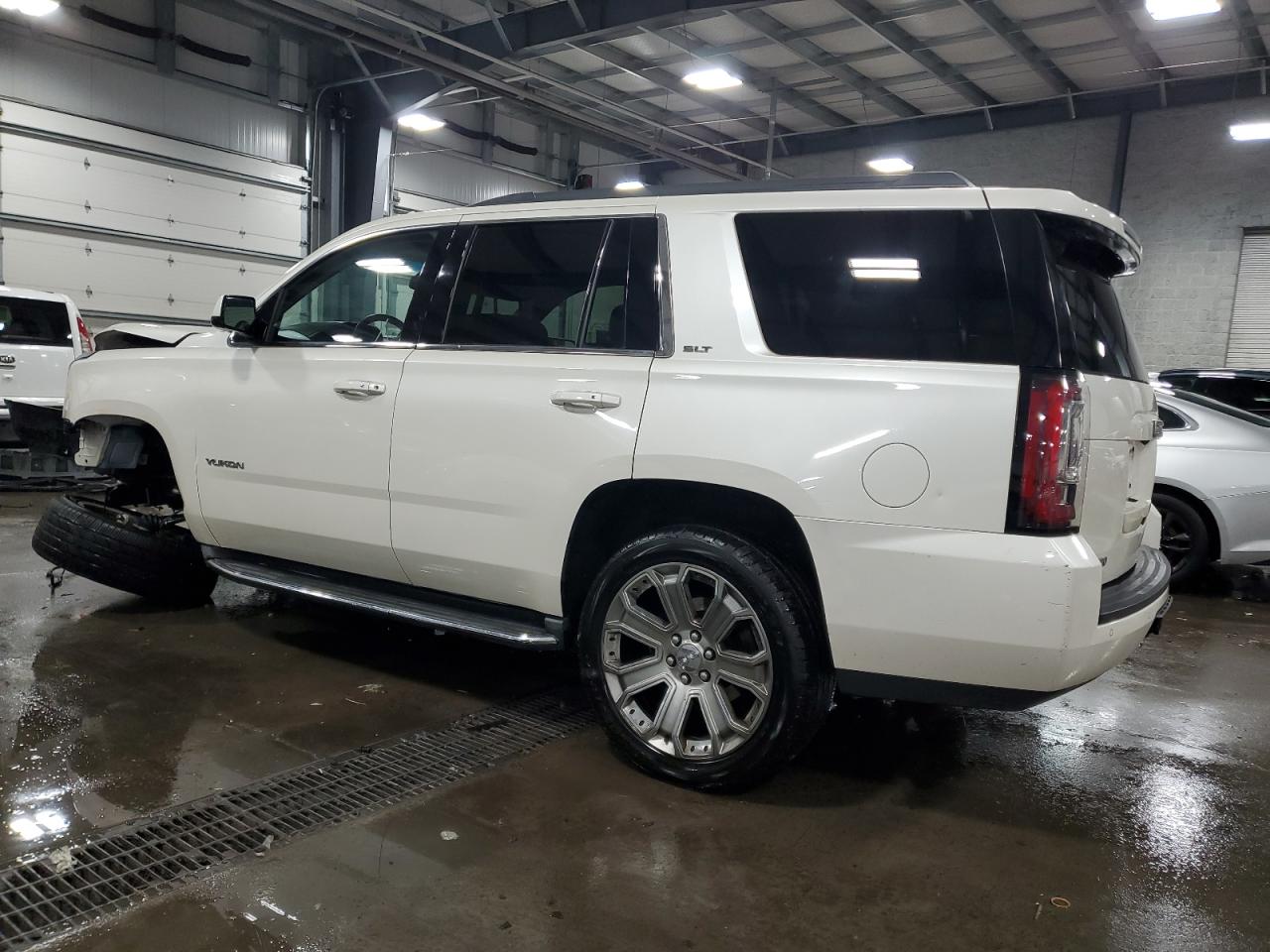 VIN 1GKS2BKC8FR526956 2015 GMC YUKON no.2