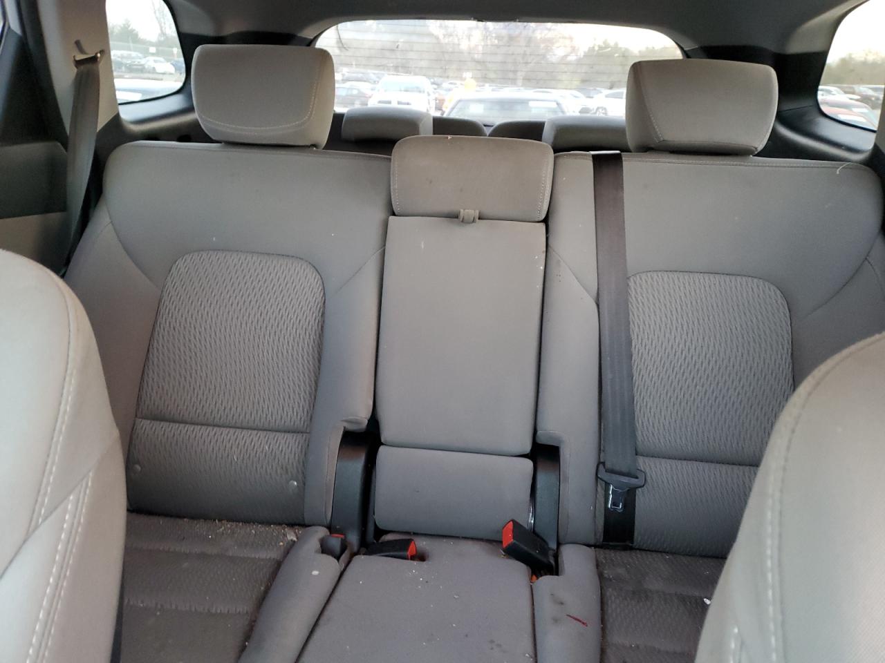 2017 Hyundai Santa Fe - Image 10