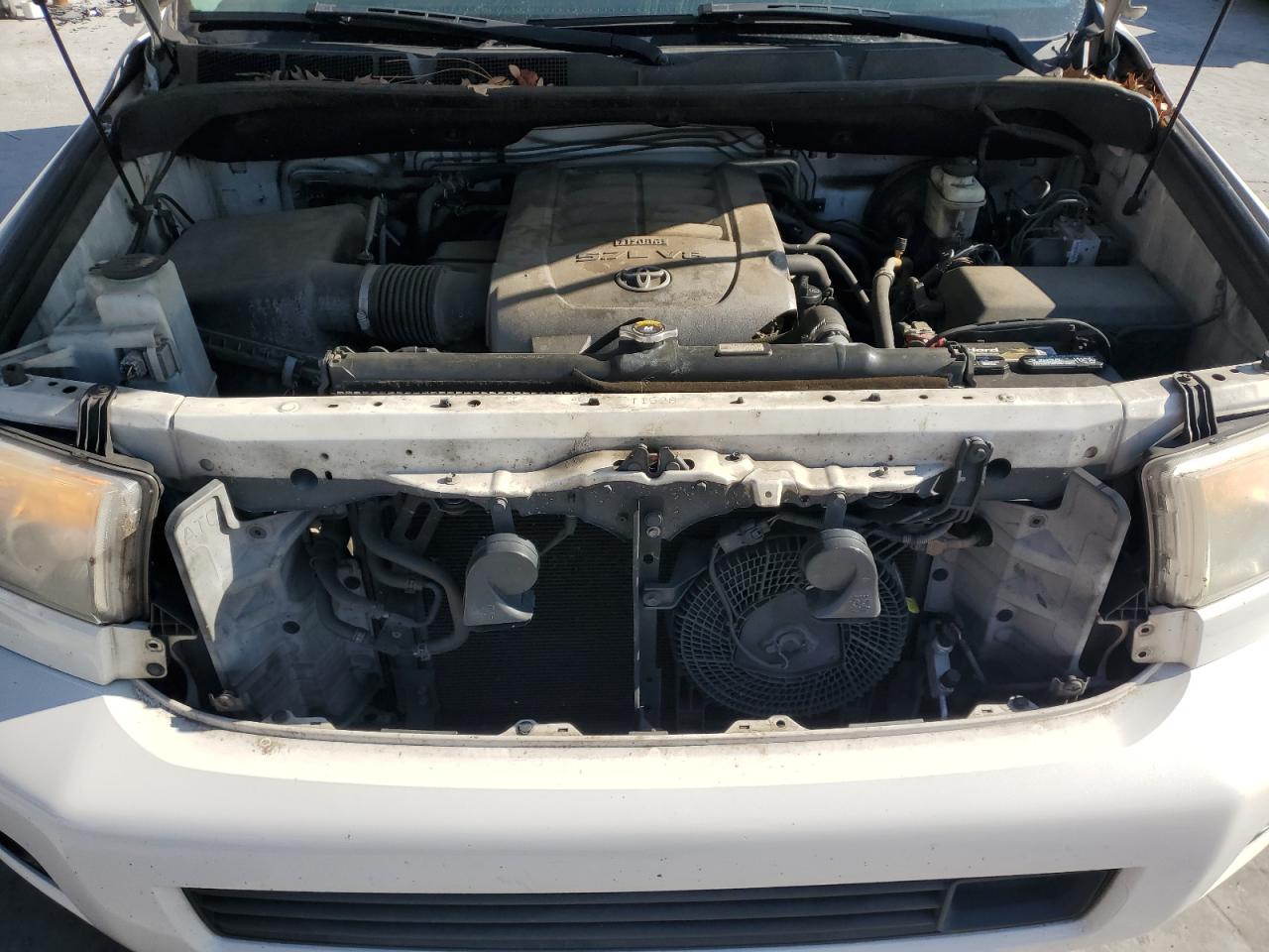 2010 Toyota Sequoia - Image 13