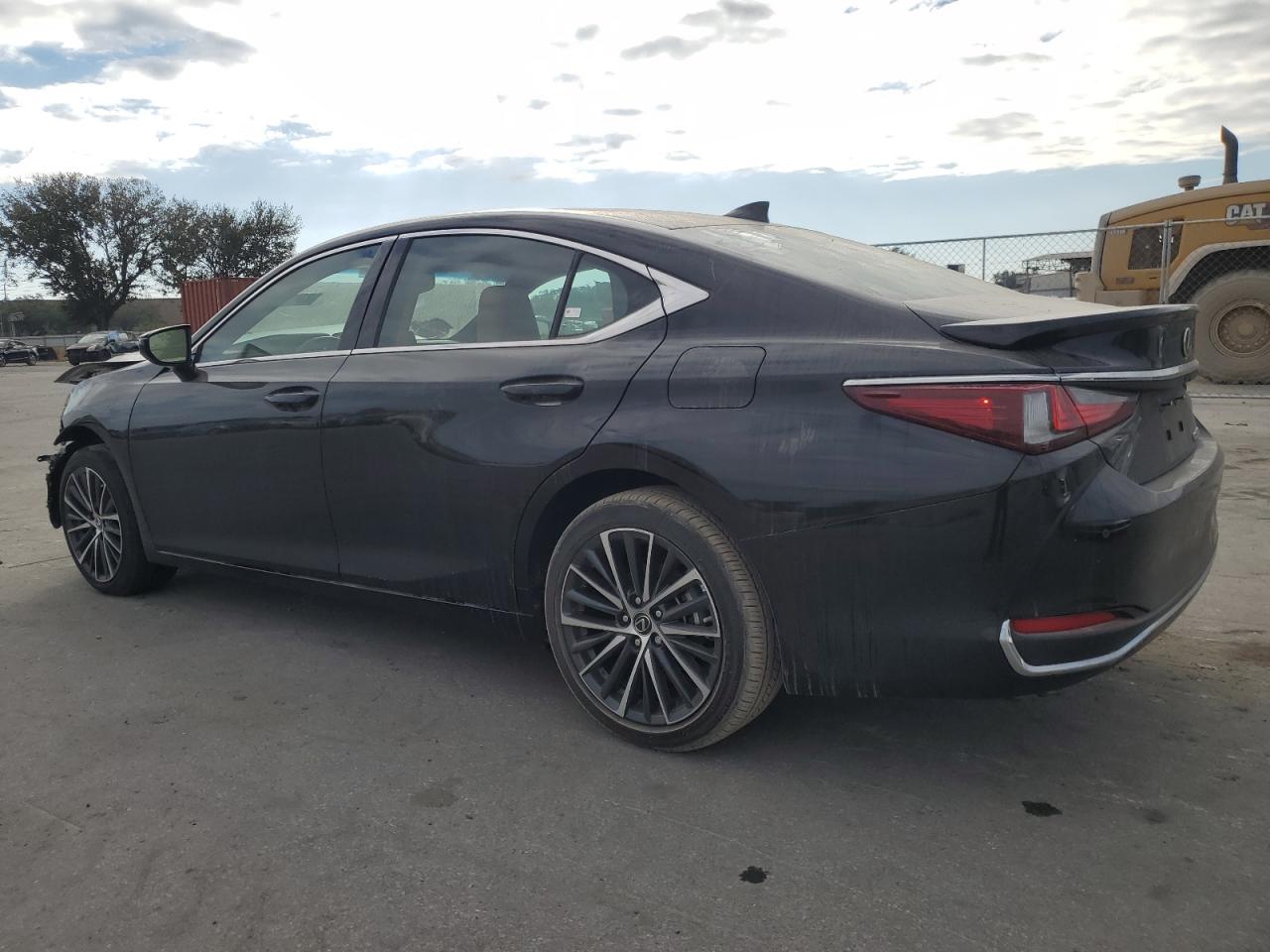 2024 Lexus ES - Image 2