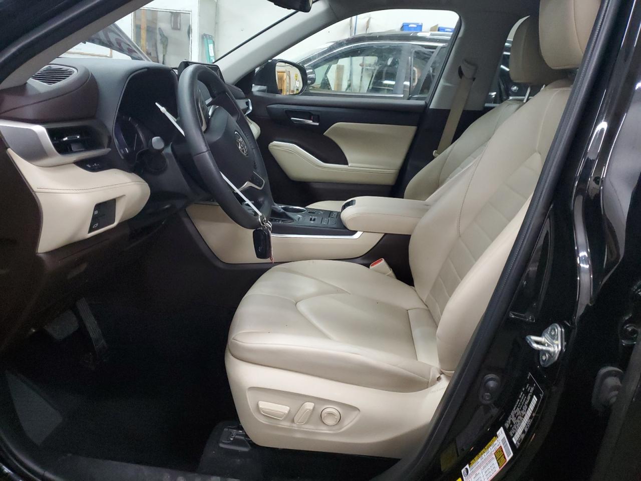 2022 Toyota Highlander - Image 7