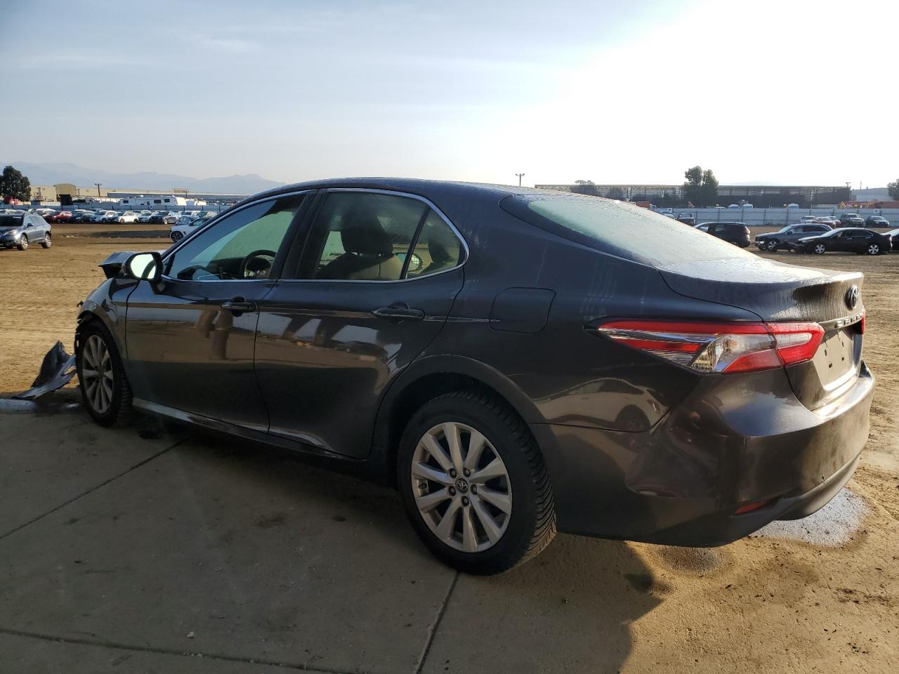 VIN JTNB11HK7J3035356 2018 TOYOTA CAMRY no.2