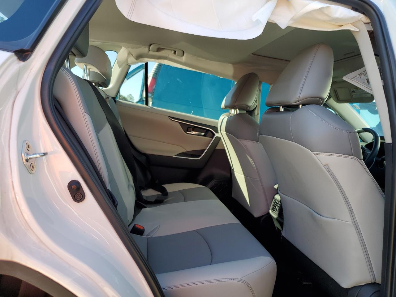 2022 Toyota RAV 4 - Image 11