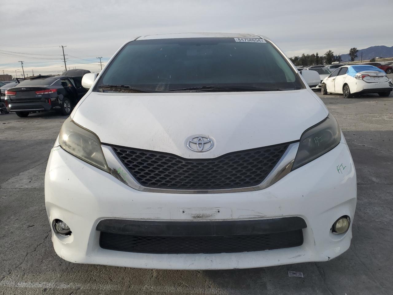 VIN 5TDXK3DC9FS629485 2015 TOYOTA SIENNA no.5