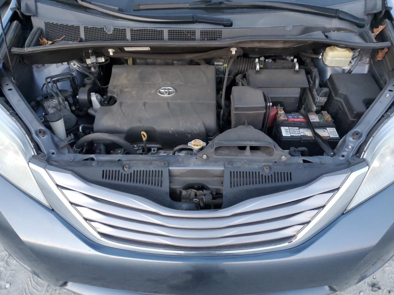 2016 Toyota Sienna - Image 12
