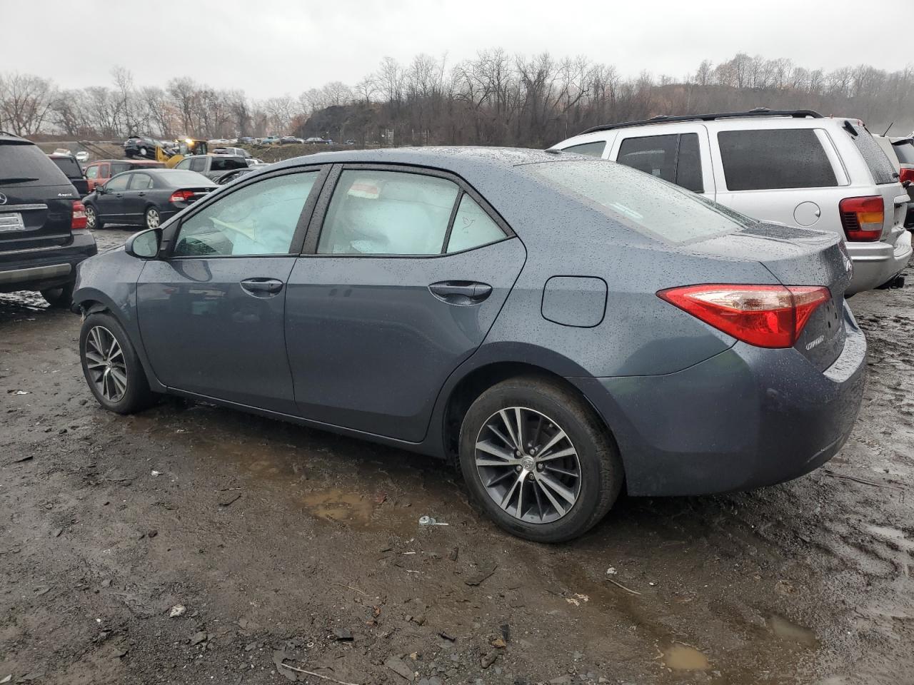 VIN 2T1BURHE2JC057194 2018 TOYOTA COROLLA no.2