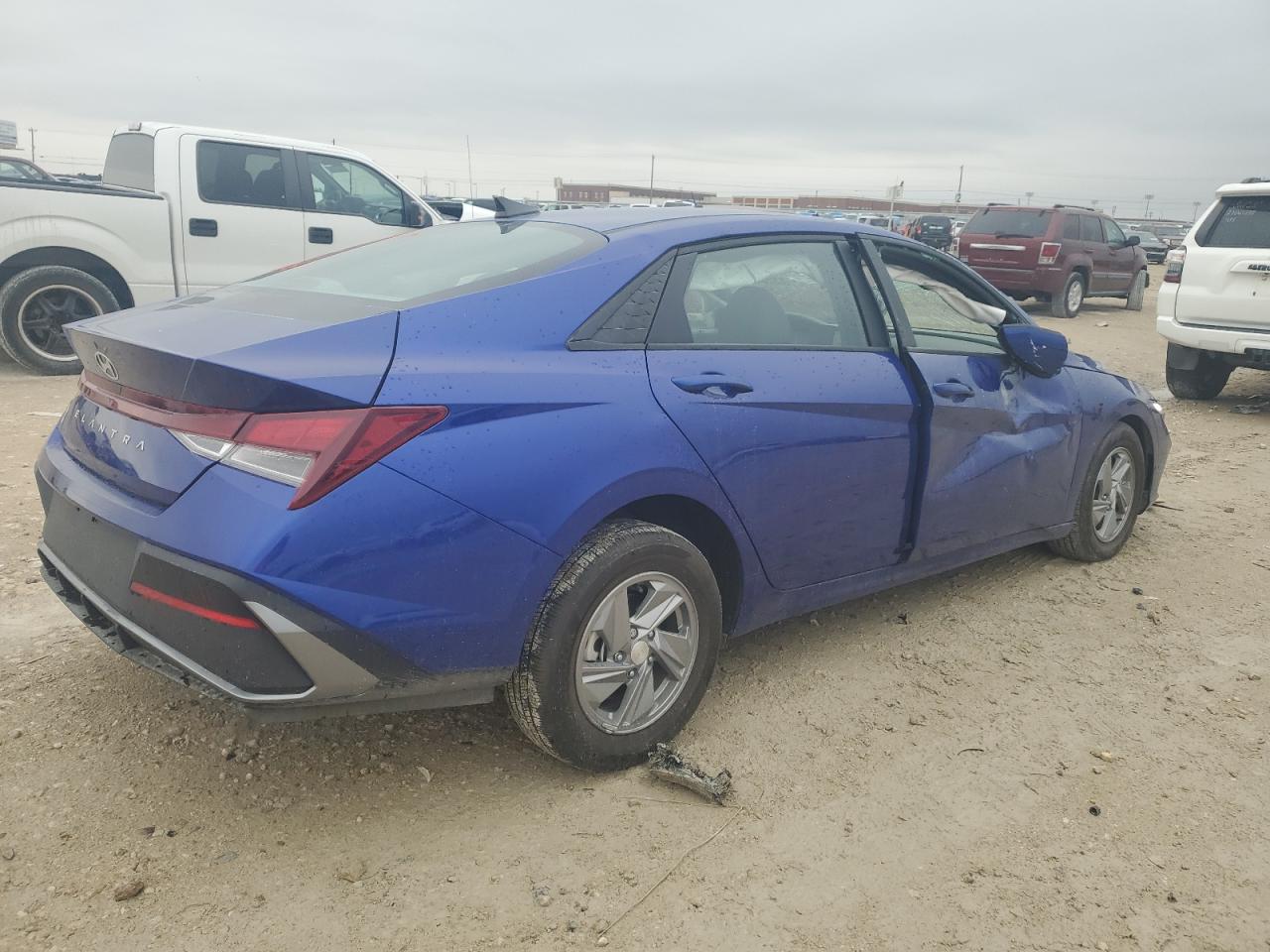 2024 Hyundai Elantra - Image 3