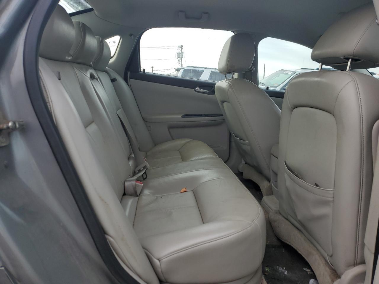 2009 Chevrolet Impala - Image 10