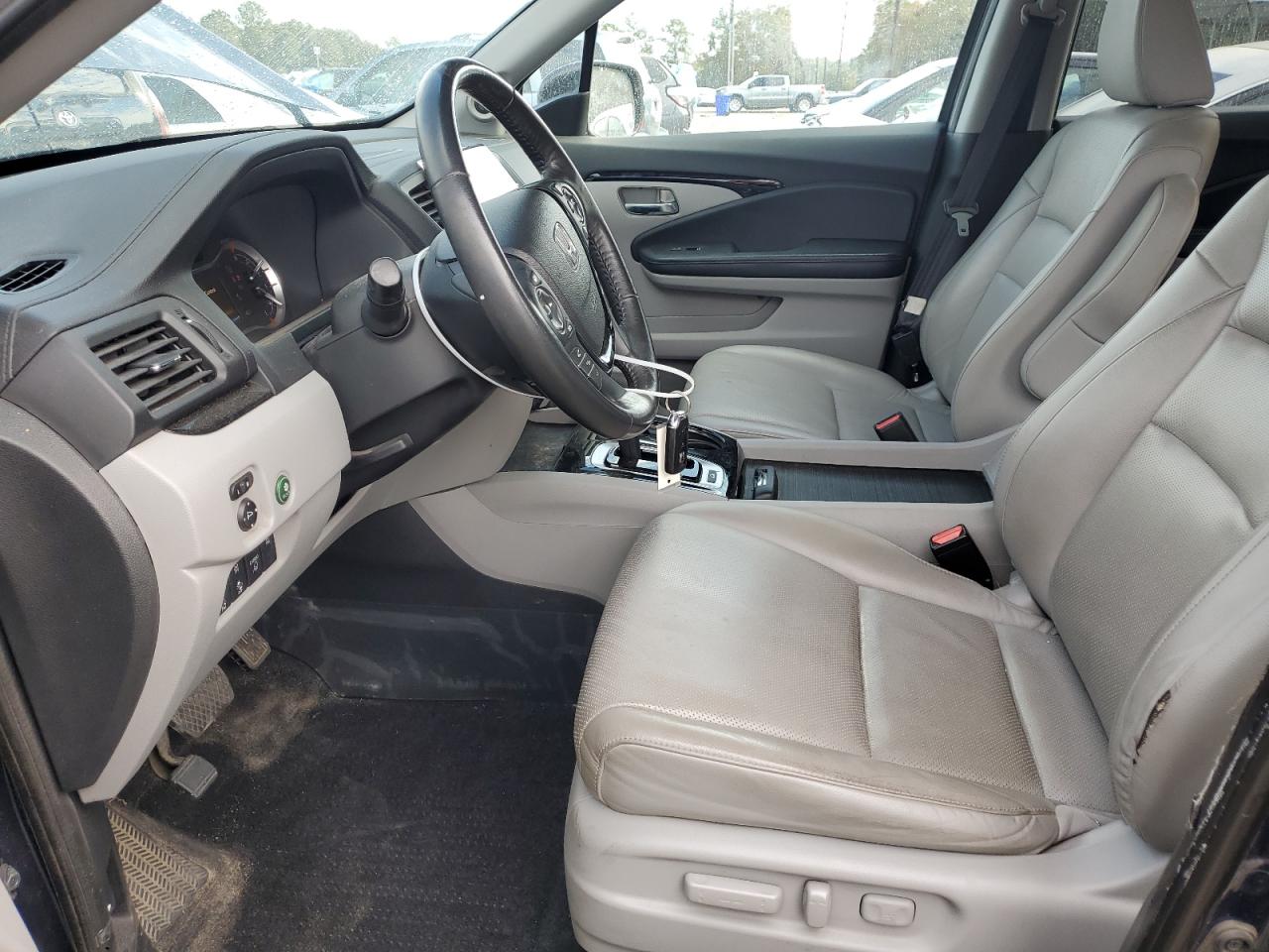 2017 Honda Ridgeline - Image 7