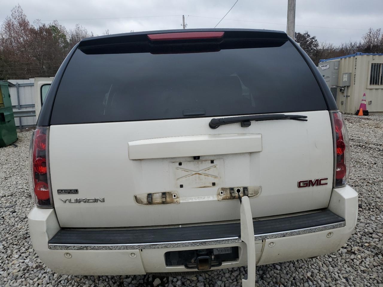 2011 GMC Yukon - Image 6