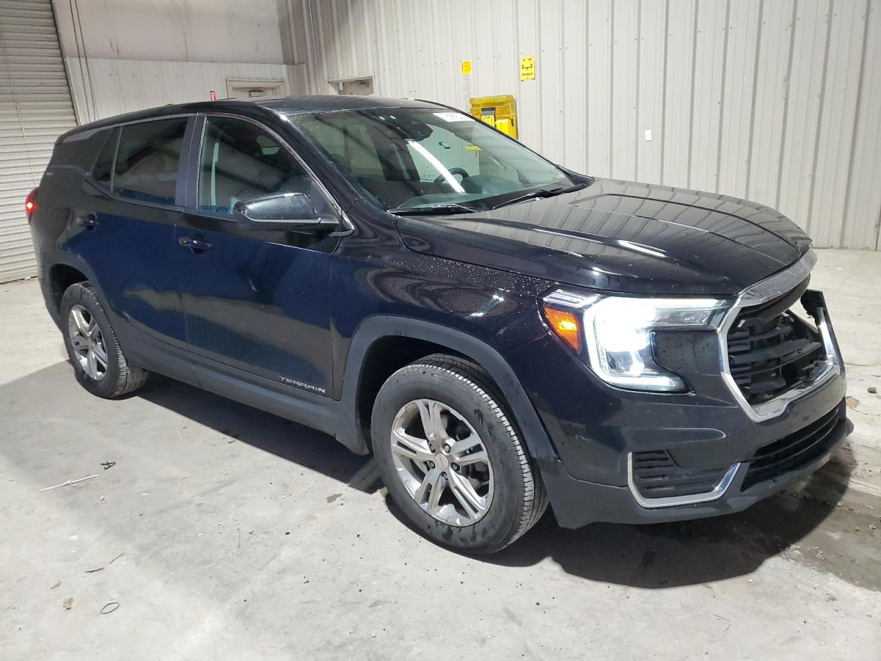 2022 GMC Terrain - Image 4