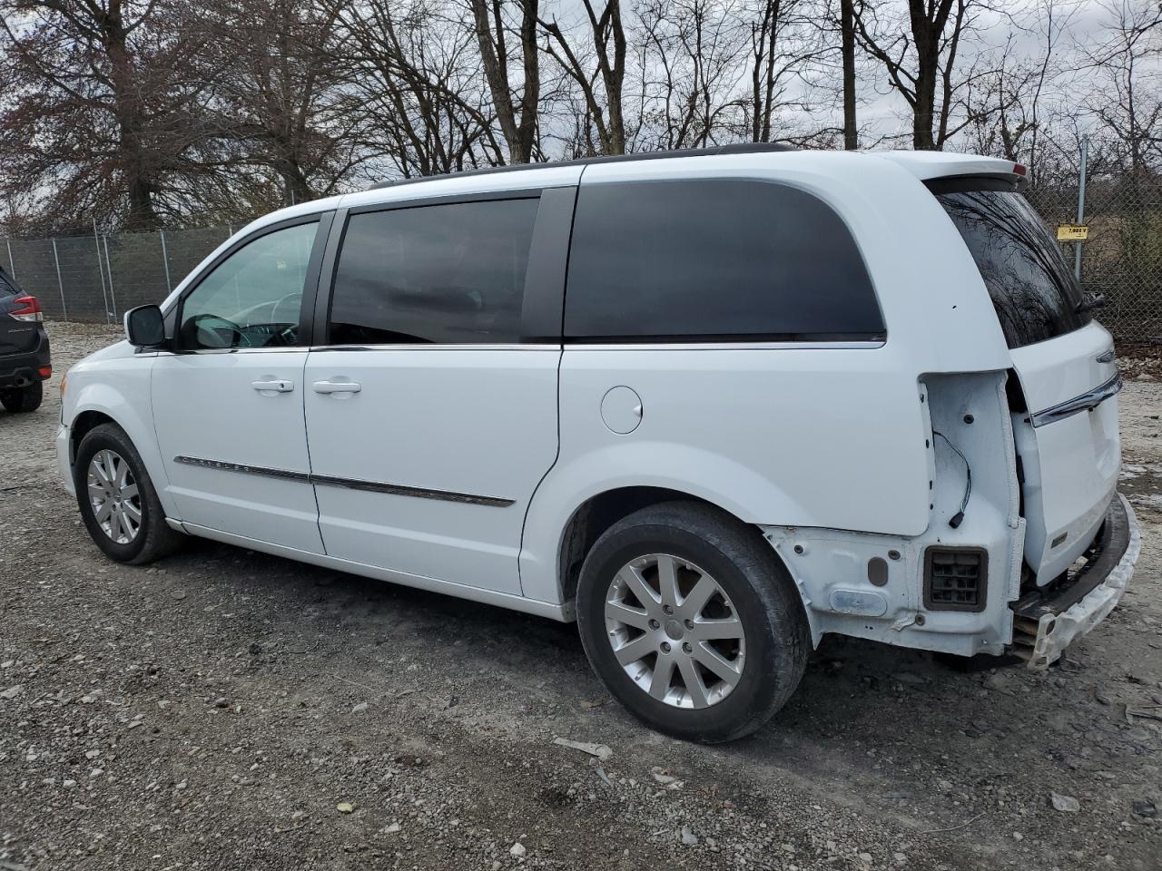 2014 Chrysler Town & Country - Image 2