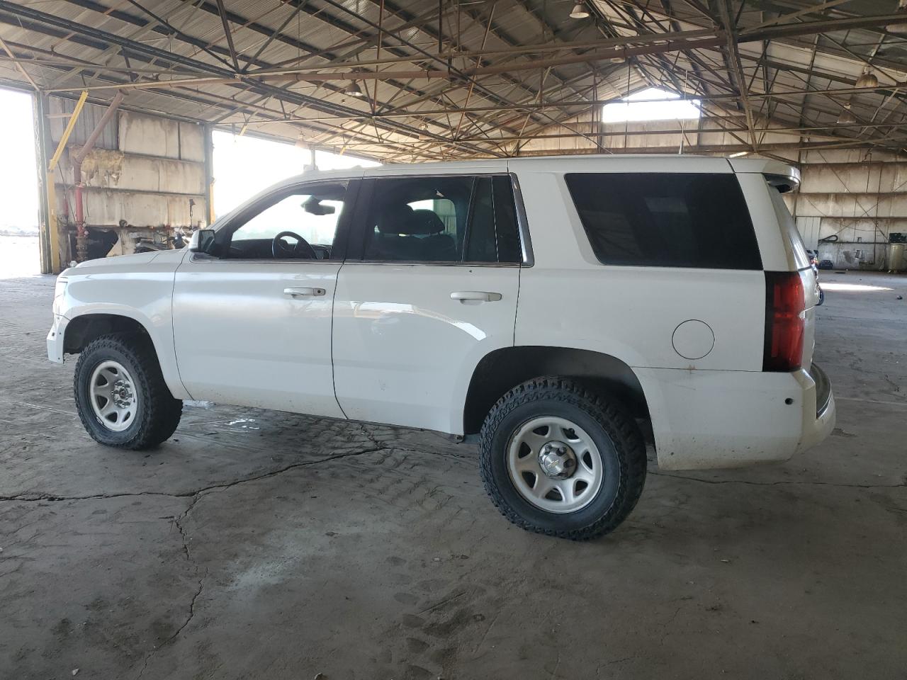 VIN 1GNSKFEC4KR128319 2019 CHEVROLET TAHOE no.2