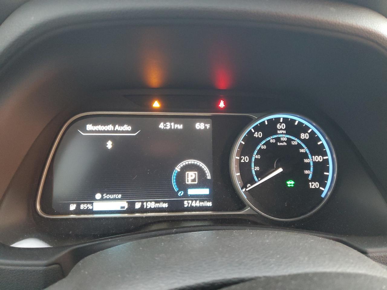 2024 Nissan Leaf - Image 9