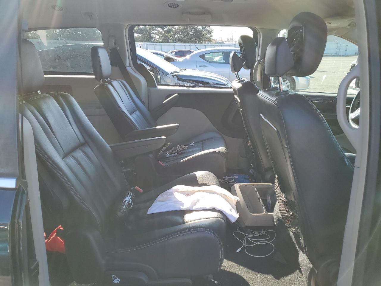 2013 Chrysler Town & Country - Image 12