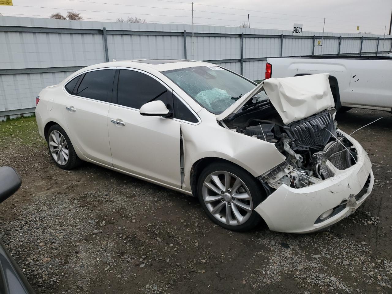 VIN 1G4PT5SV4E4205697 2014 BUICK VERANO no.4