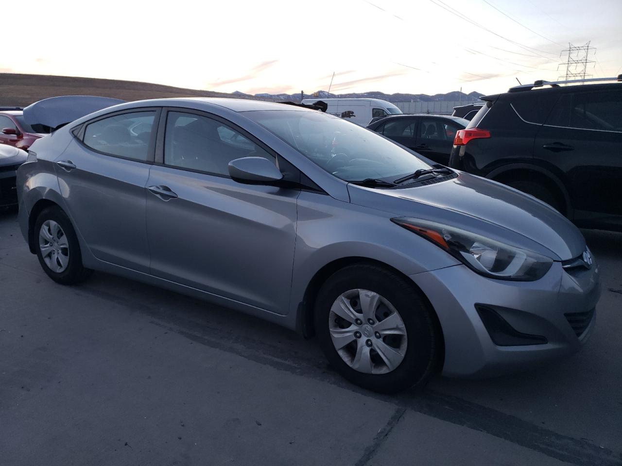 VIN 5NPDH4AEXGH682779 2016 HYUNDAI ELANTRA no.4