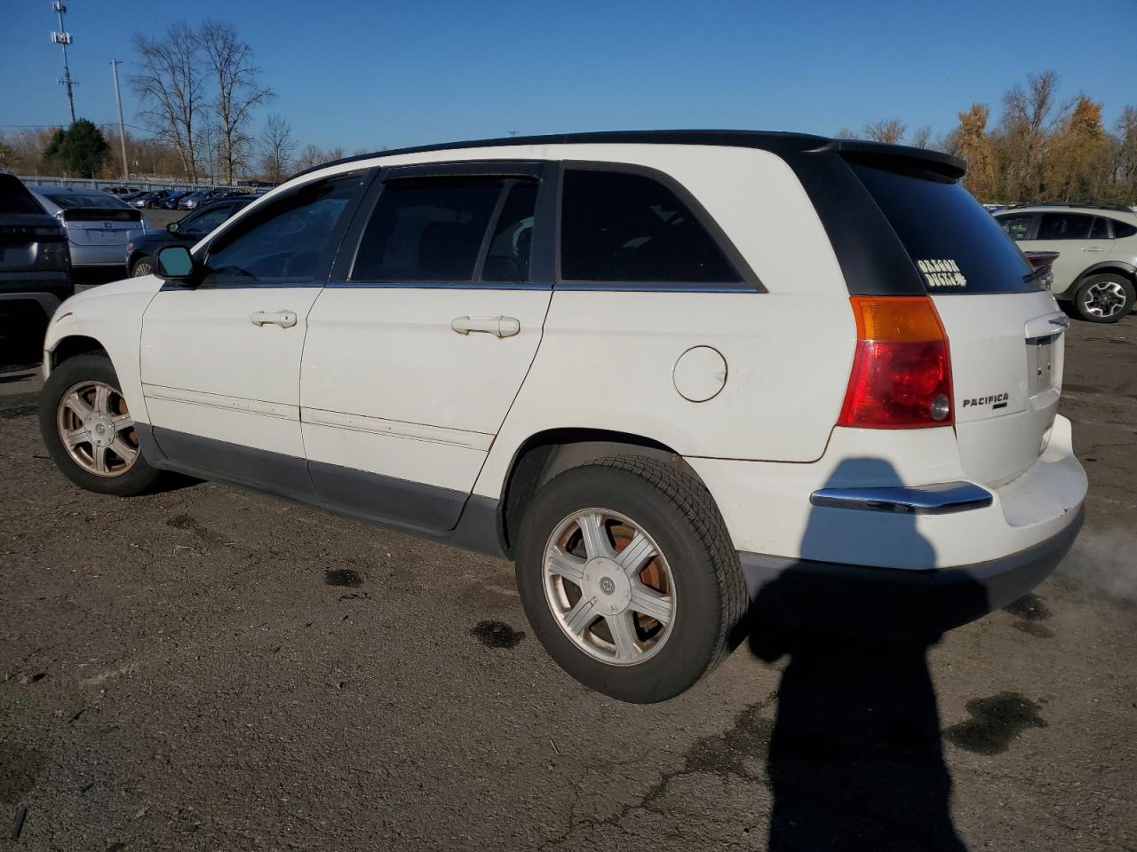 2005 Chrysler Pacifica - Image 2