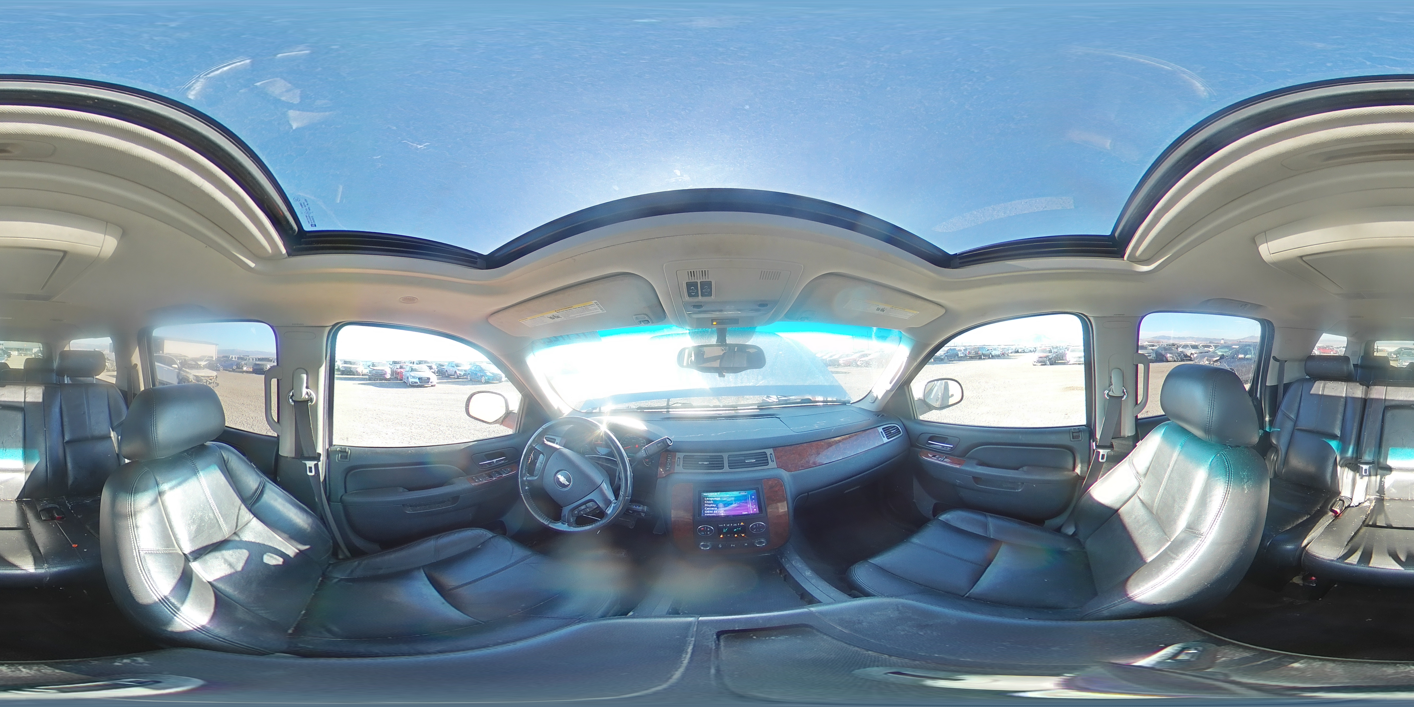 2010 Chevrolet Suburban - Image 13