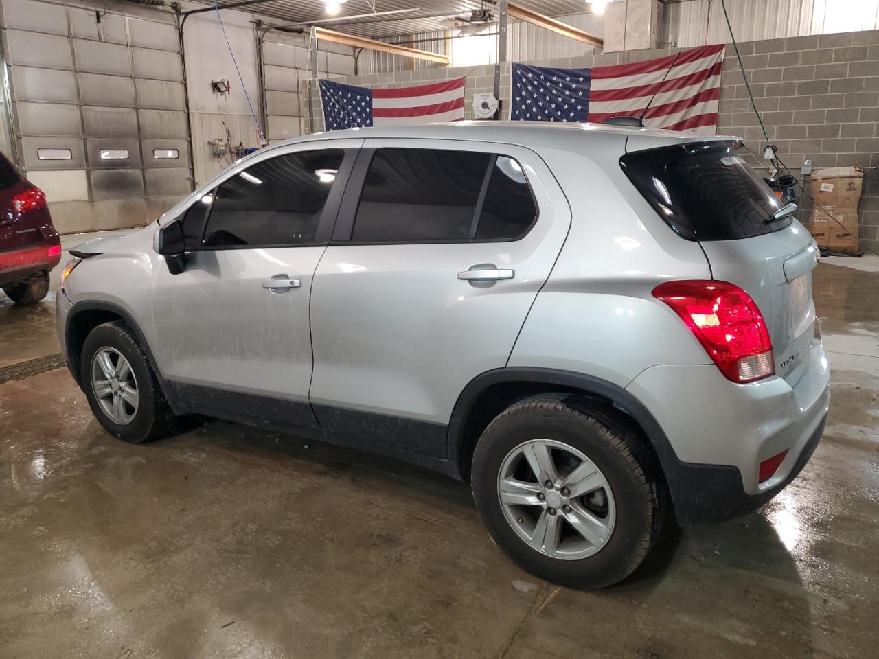 CHEVROLET TRAX 2018 VIN 3GNCJNSB9JL289106 photo 2