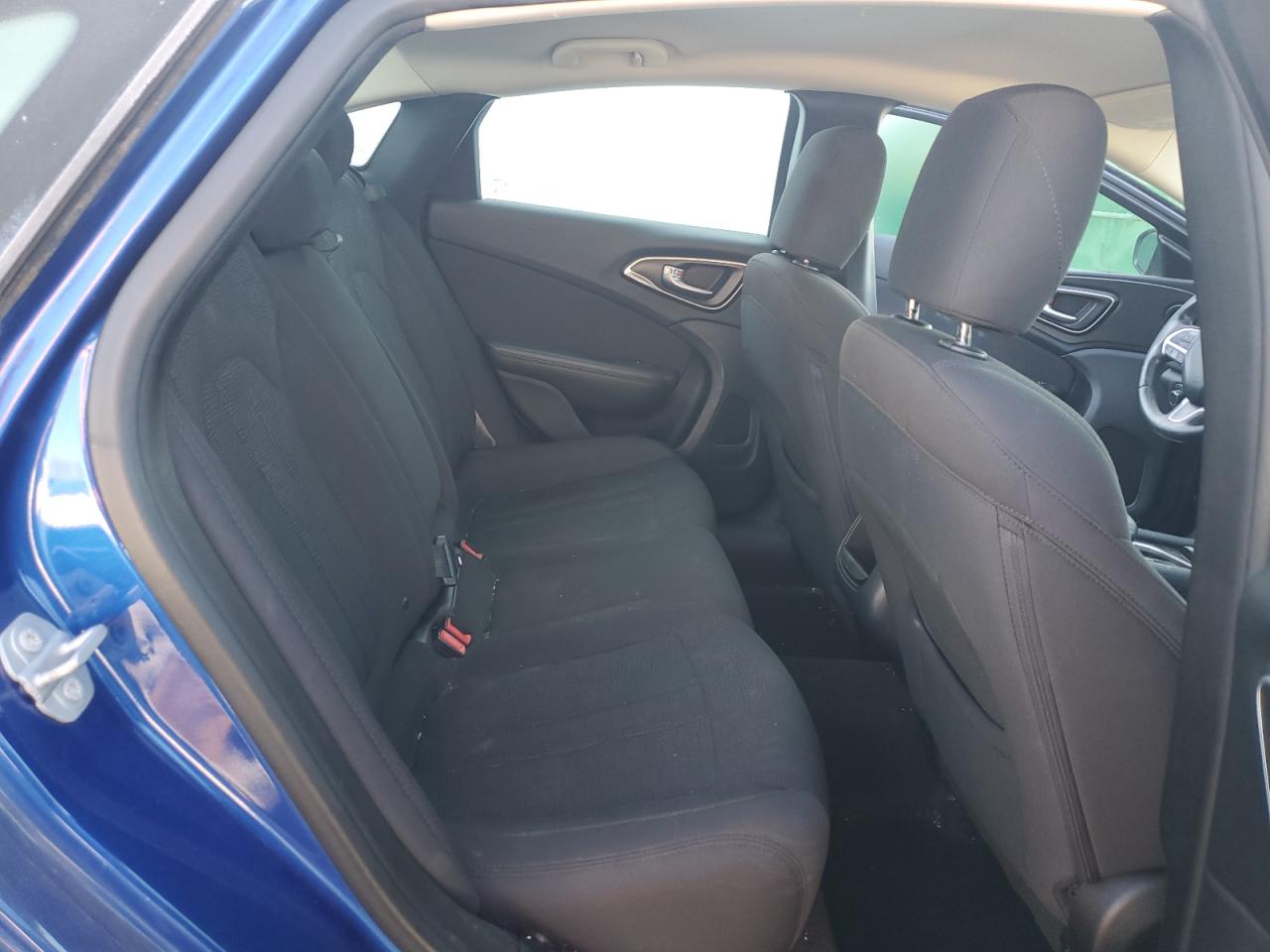 2015 Chrysler 200 - Image 10