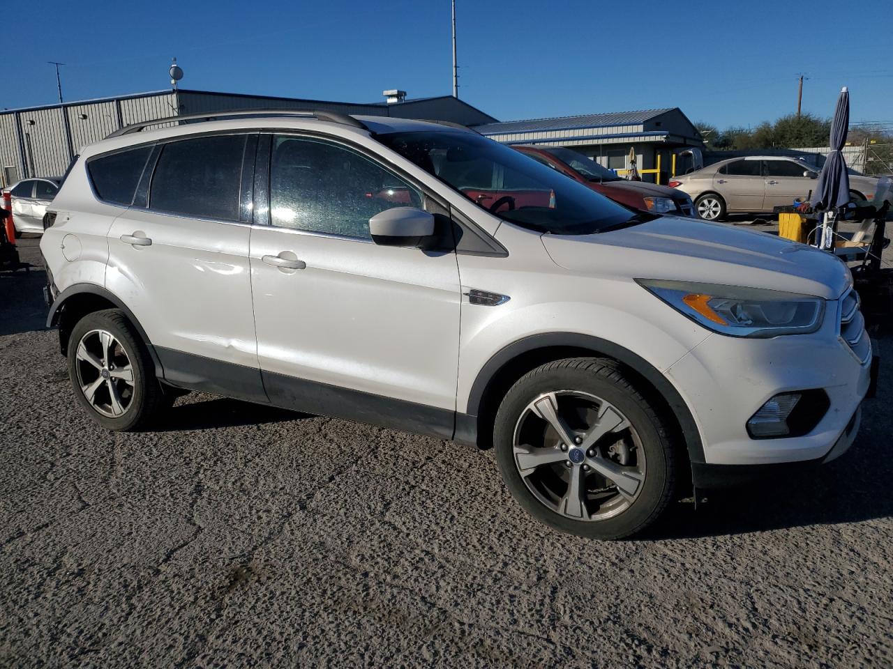 VIN 1FMCU9G9XHUE37000 2017 FORD ESCAPE no.4