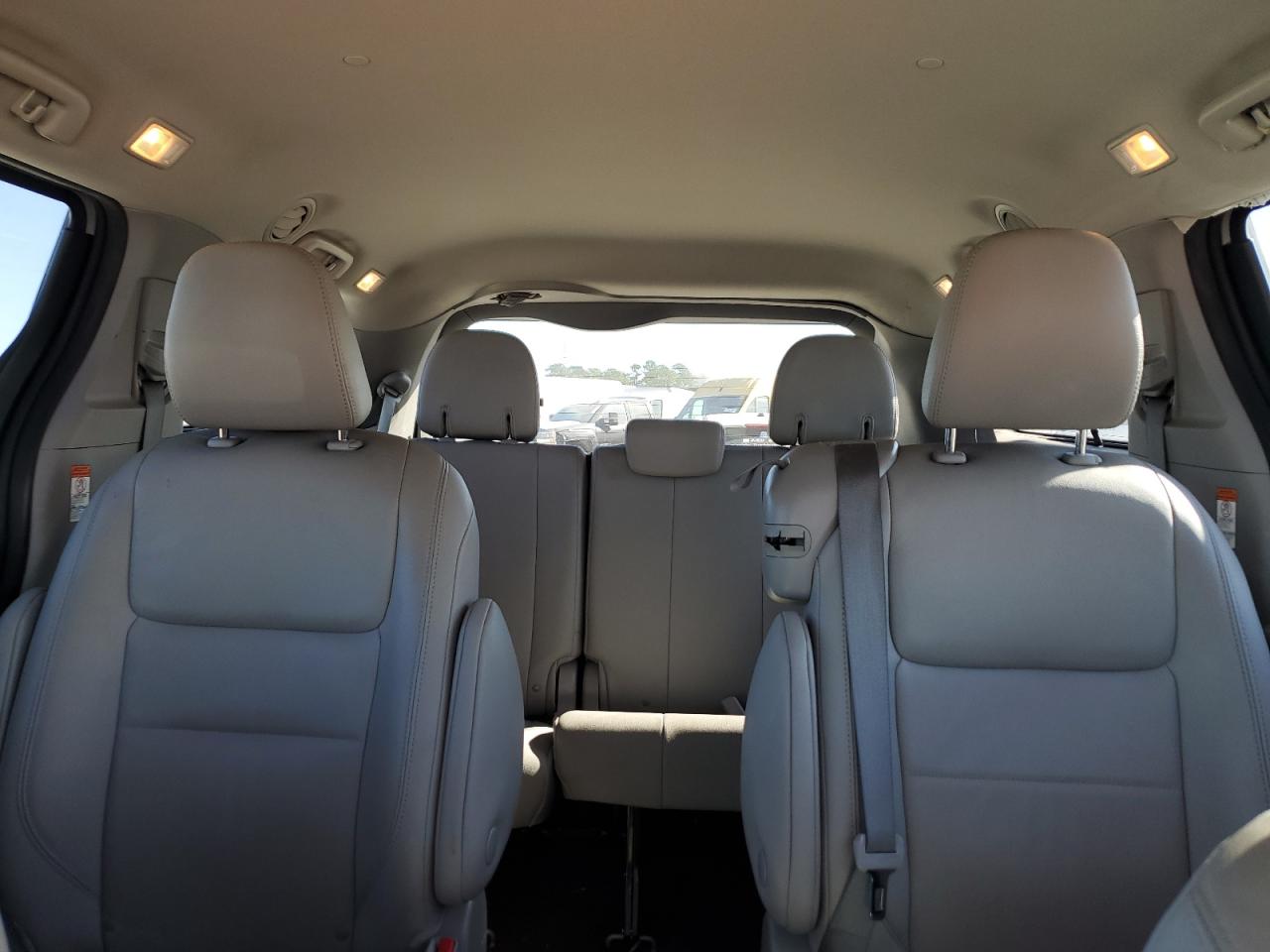 2020 Toyota Sienna - Image 10