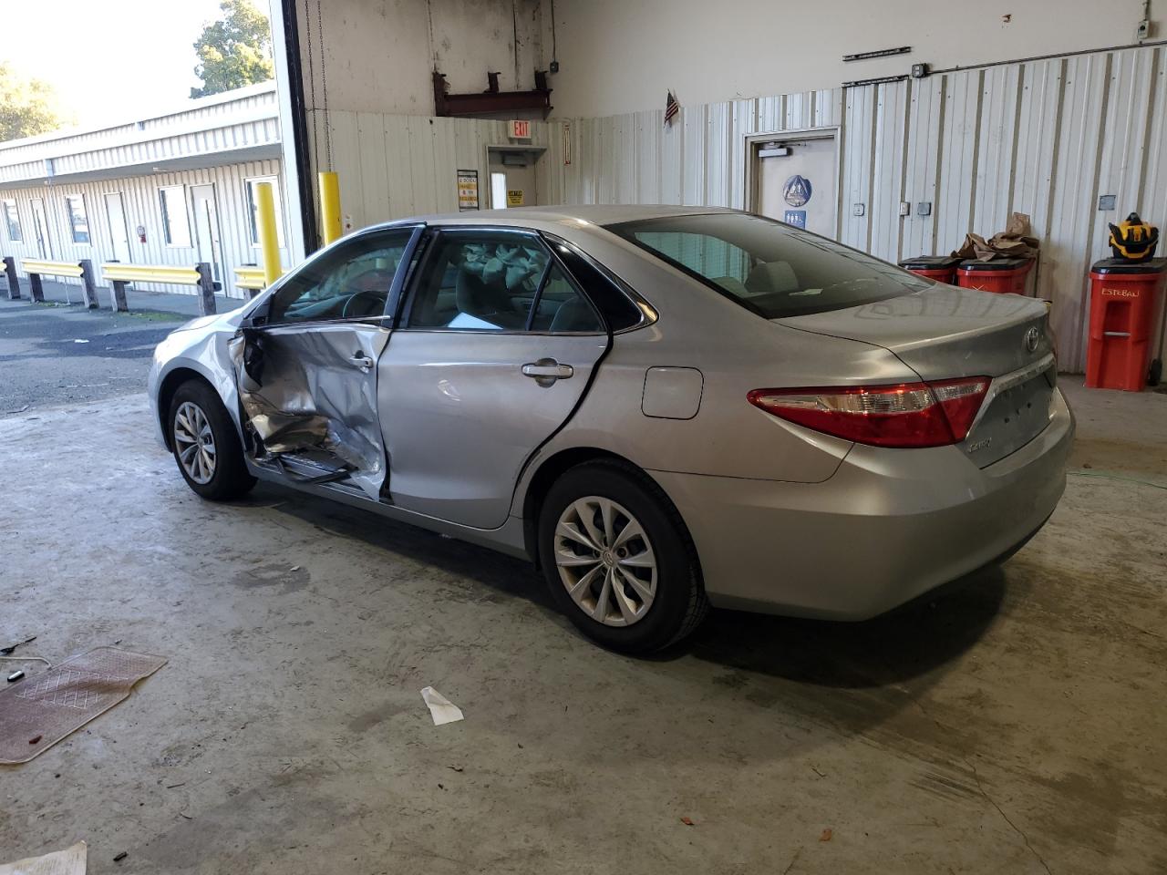 VIN 4T1BF1FK5HU688292 2017 TOYOTA CAMRY no.2