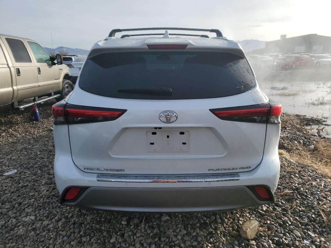 2022 Toyota Highlander Platinum VIN: 5TDFZRBH8NS174409 Lot: 83813594