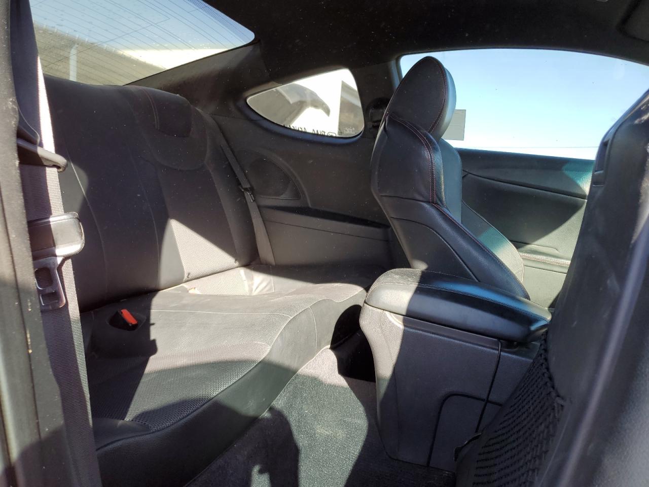 2015 Hyundai Genesis - Image 10