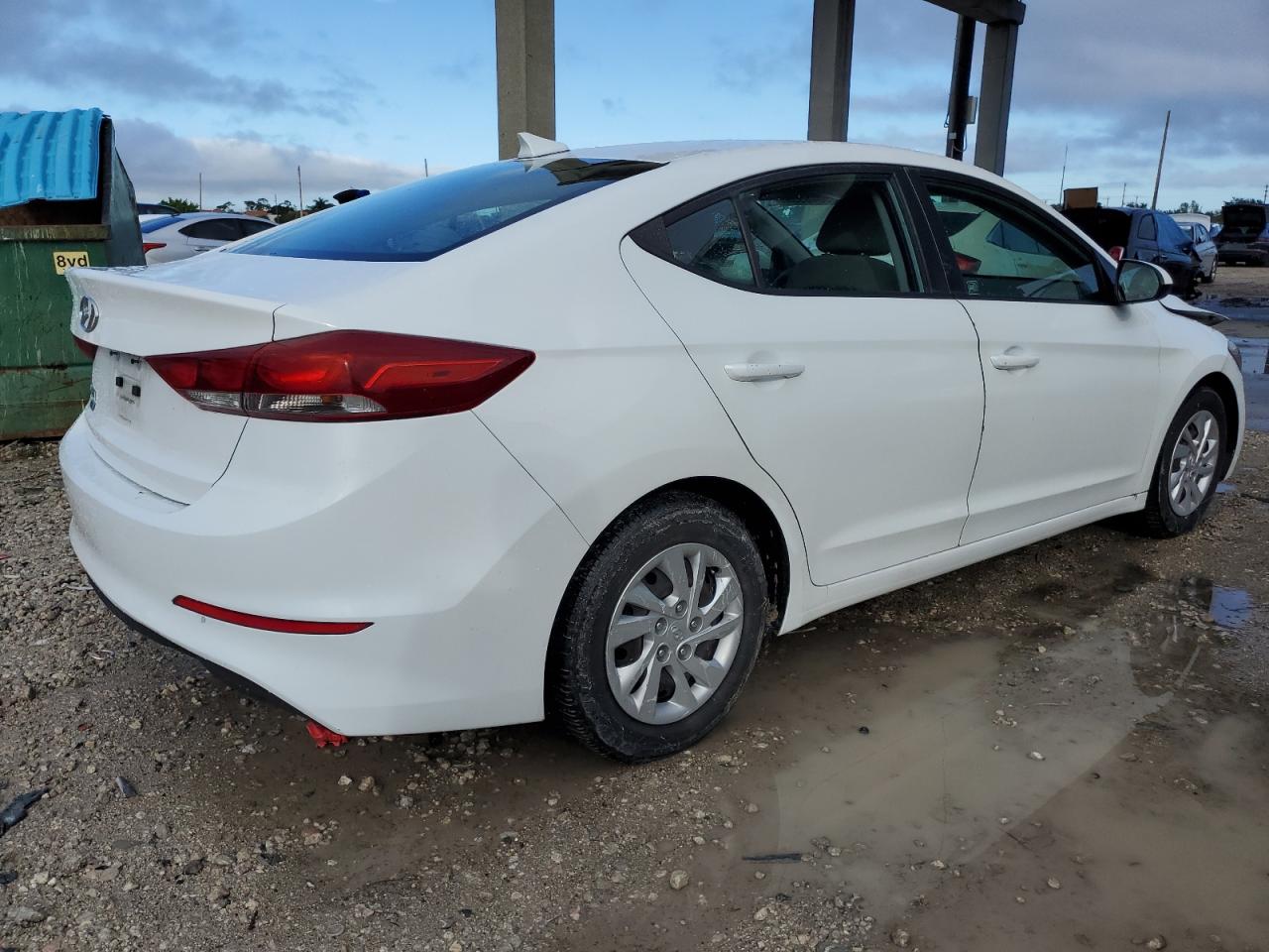 2017 Hyundai Elantra - Image 3