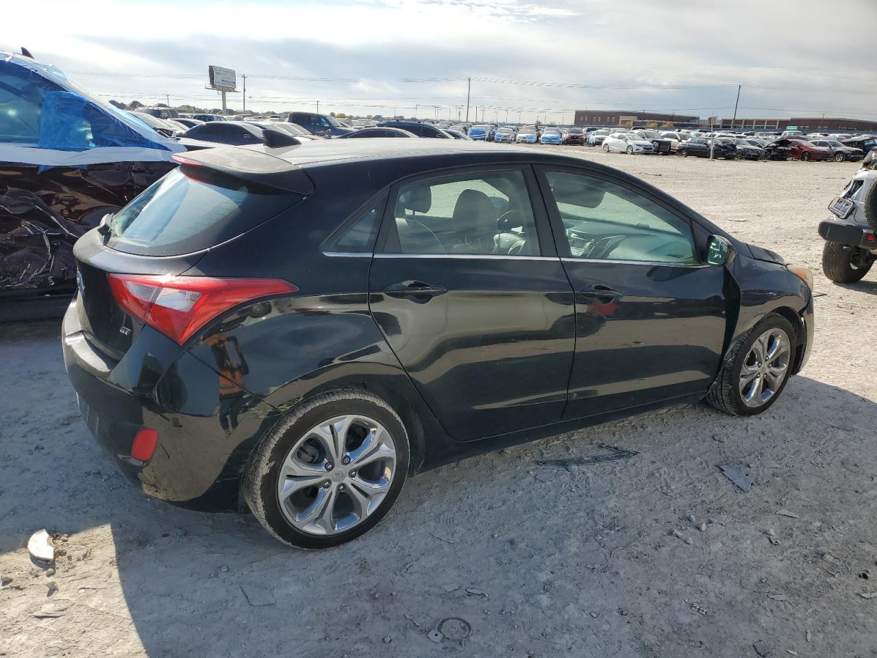 2013 Hyundai Elantra - Image 3