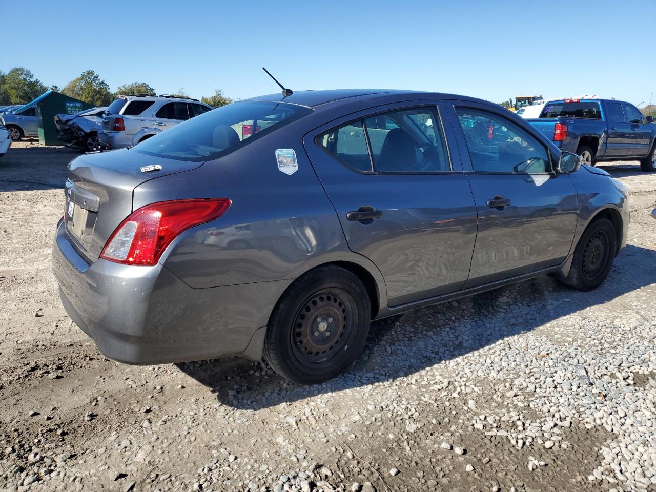 VIN 3N1CN7APXJL826557 2018 NISSAN VERSA no.3