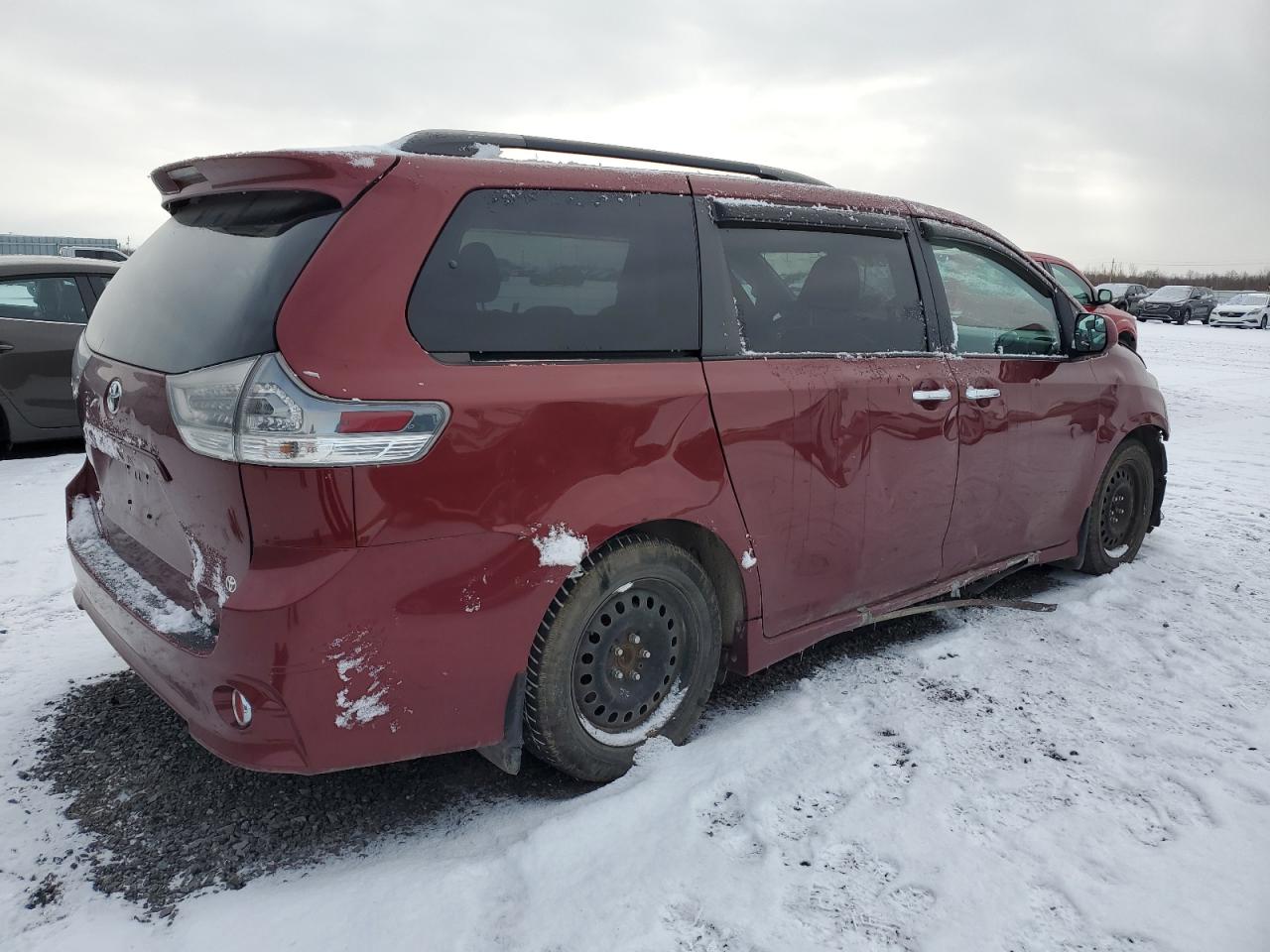 2016 Toyota Sienna - Image 3