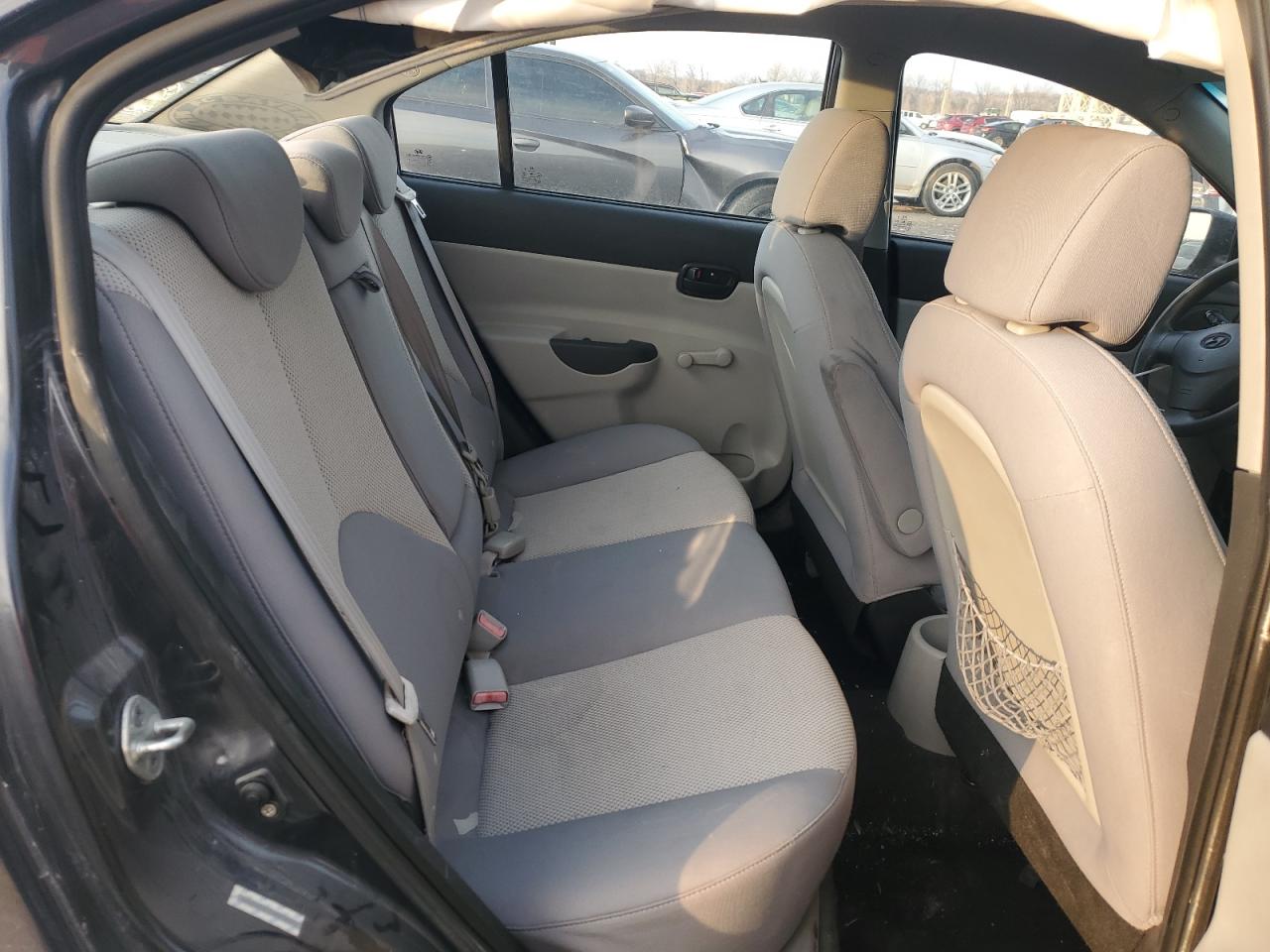 2010 Hyundai Accent - Image 10