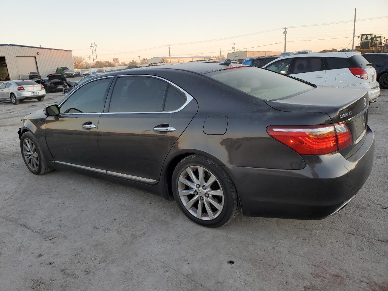2010 Lexus LS - Image 2
