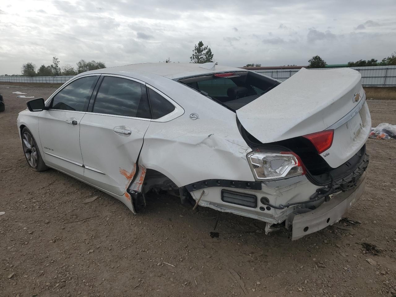 2016 Chevrolet Impala - Image 2