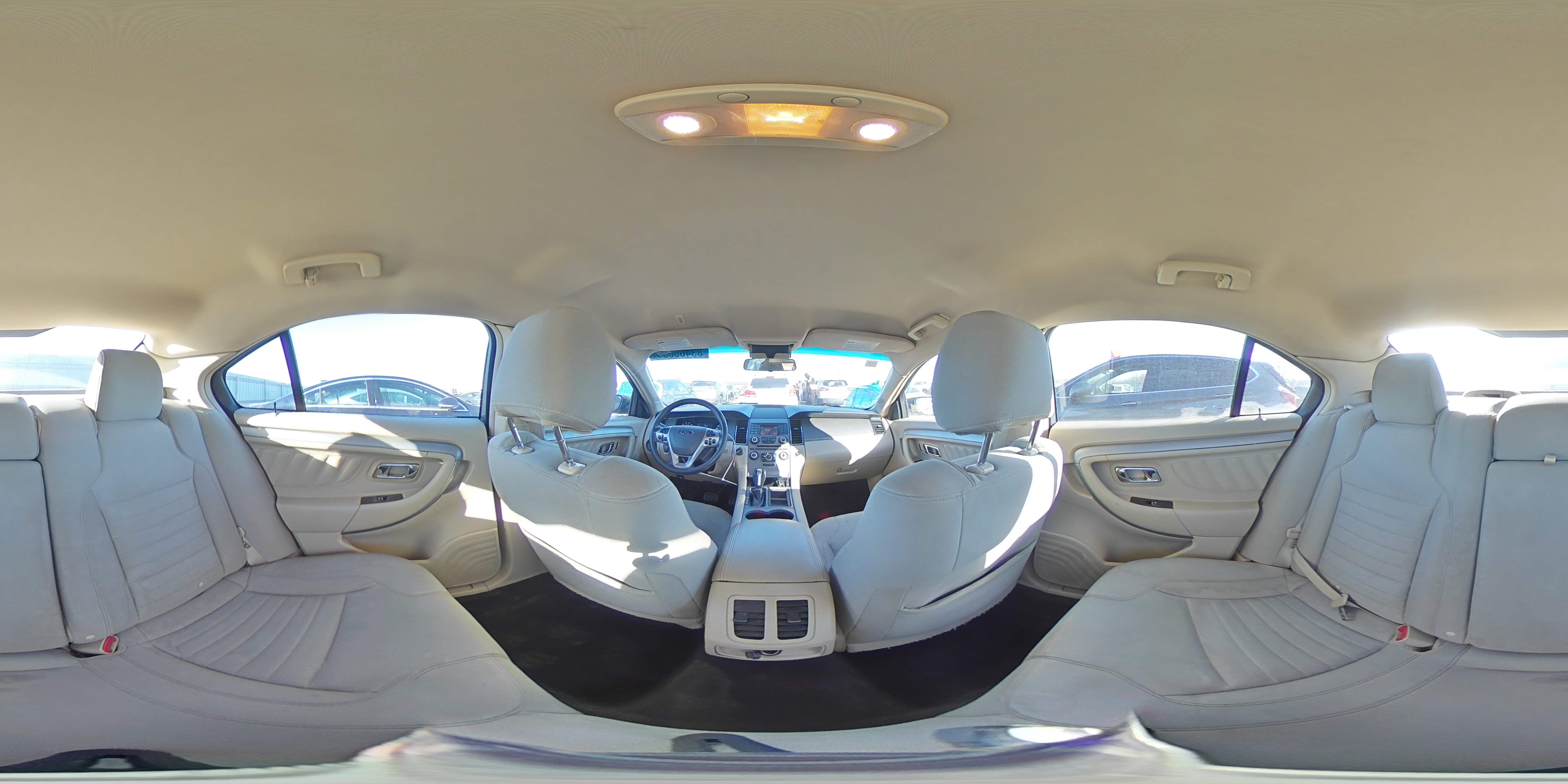 2015 Ford Taurus - Image 14