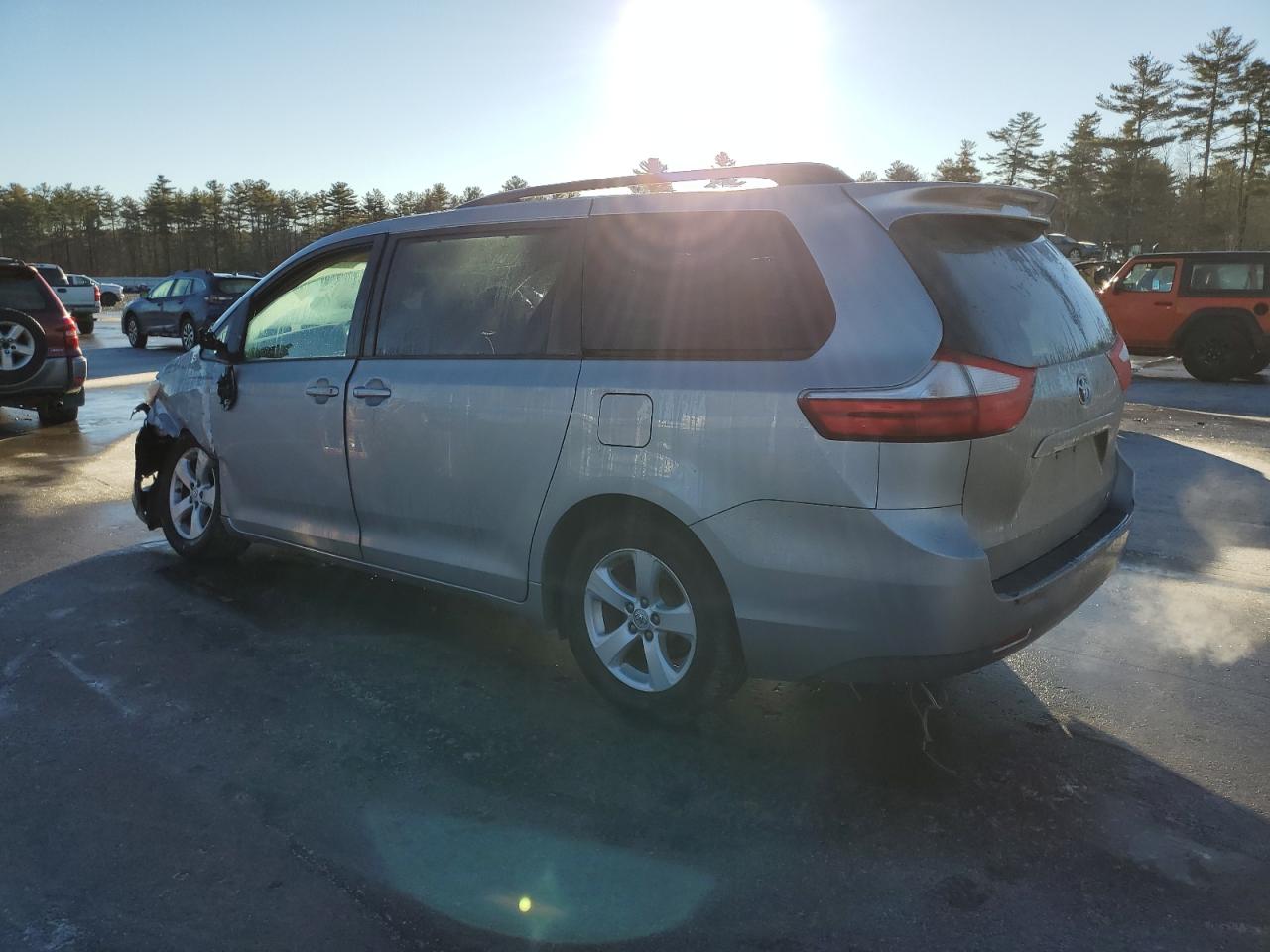 2015 Toyota Sienna - Image 2