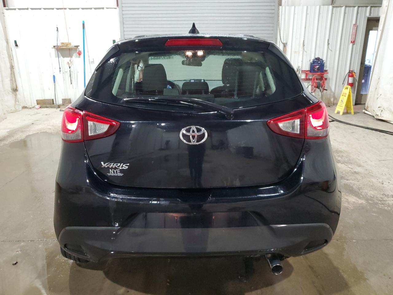 2020 Toyota Yaris Le VIN: 3MYDLBJV9LY700447 Lot: 82976684