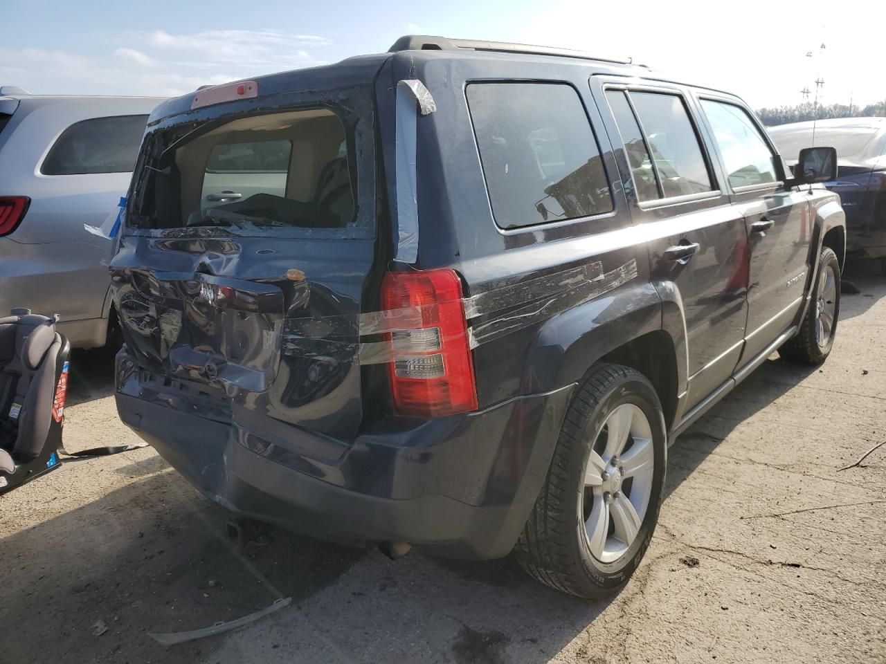 VIN 1C4NJPBB1ED502493 2014 JEEP PATRIOT no.3